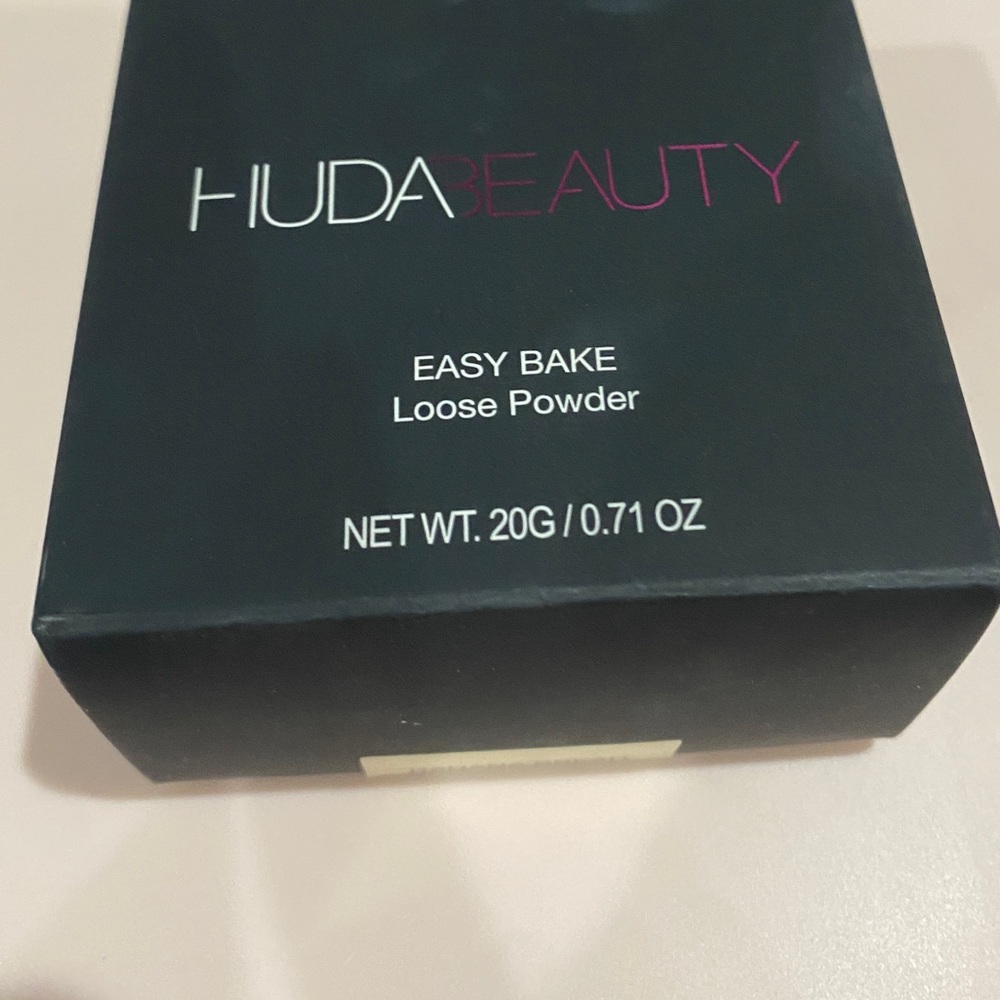 Huda Beauty Loose Powder